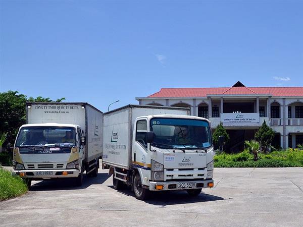 Đội xe chuyển phát nhanh